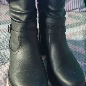 Sleek Black Heeled Boots for Women